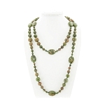 Унакит (ЮАР), разноразмерные круглые с плоскими овалами 18х25мм, бусы "Стихия", длина бус 138см